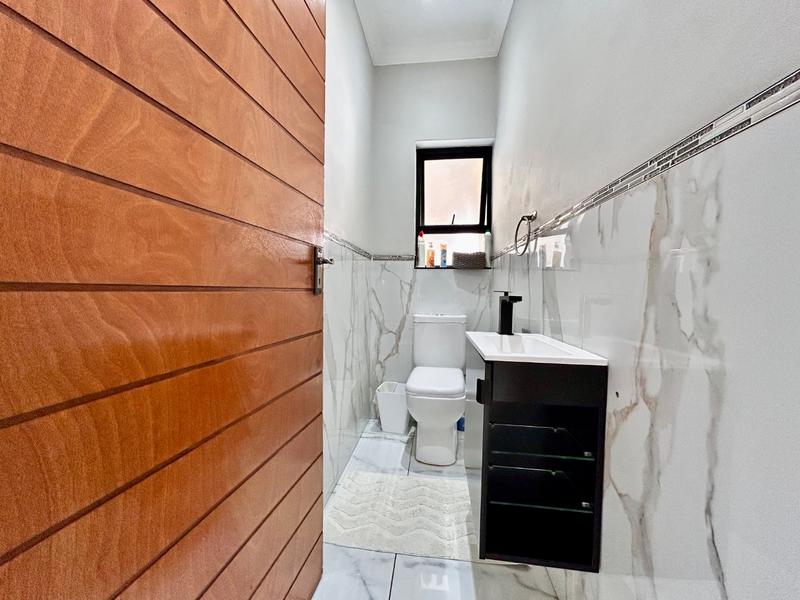 5 Bedroom Property for Sale in Xanadu North West